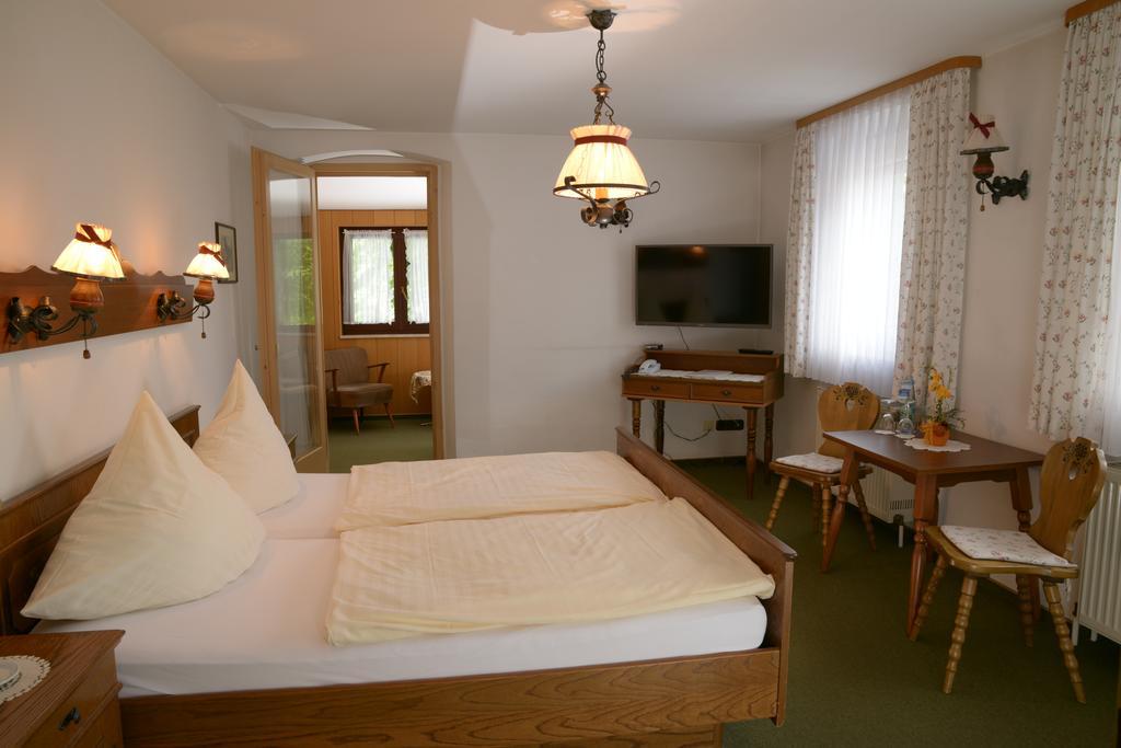 Pension & Metzgerei Friedrich Требгаст Номер фото